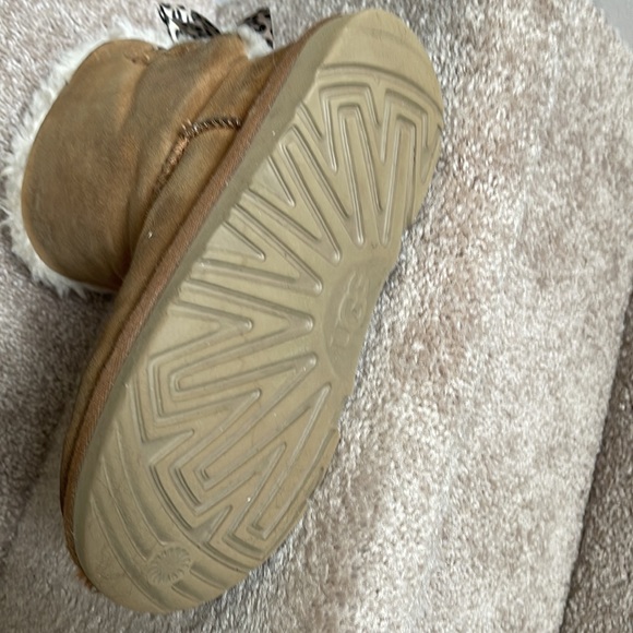 Girls’ UGG Bailey Bow II -tan and leopard boots - Picture 6 of 6